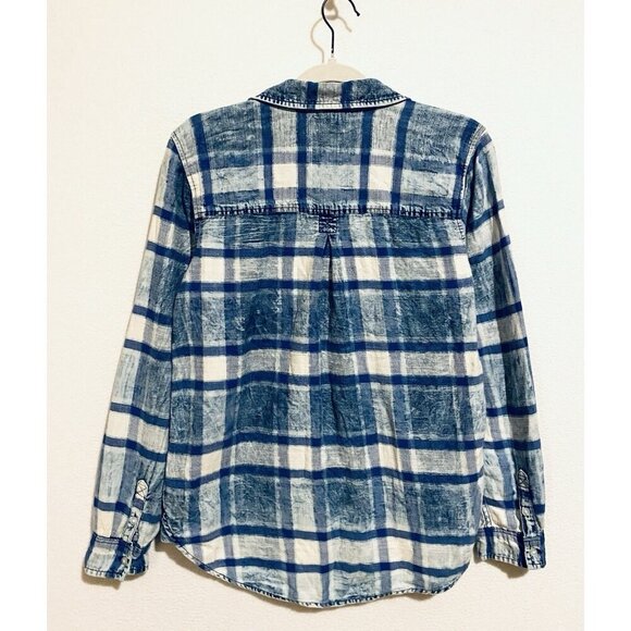 American Eagle Top Womens Medium Blue Distressed Chambray Plaid Boyfriend Fit - Picture 3 of 7